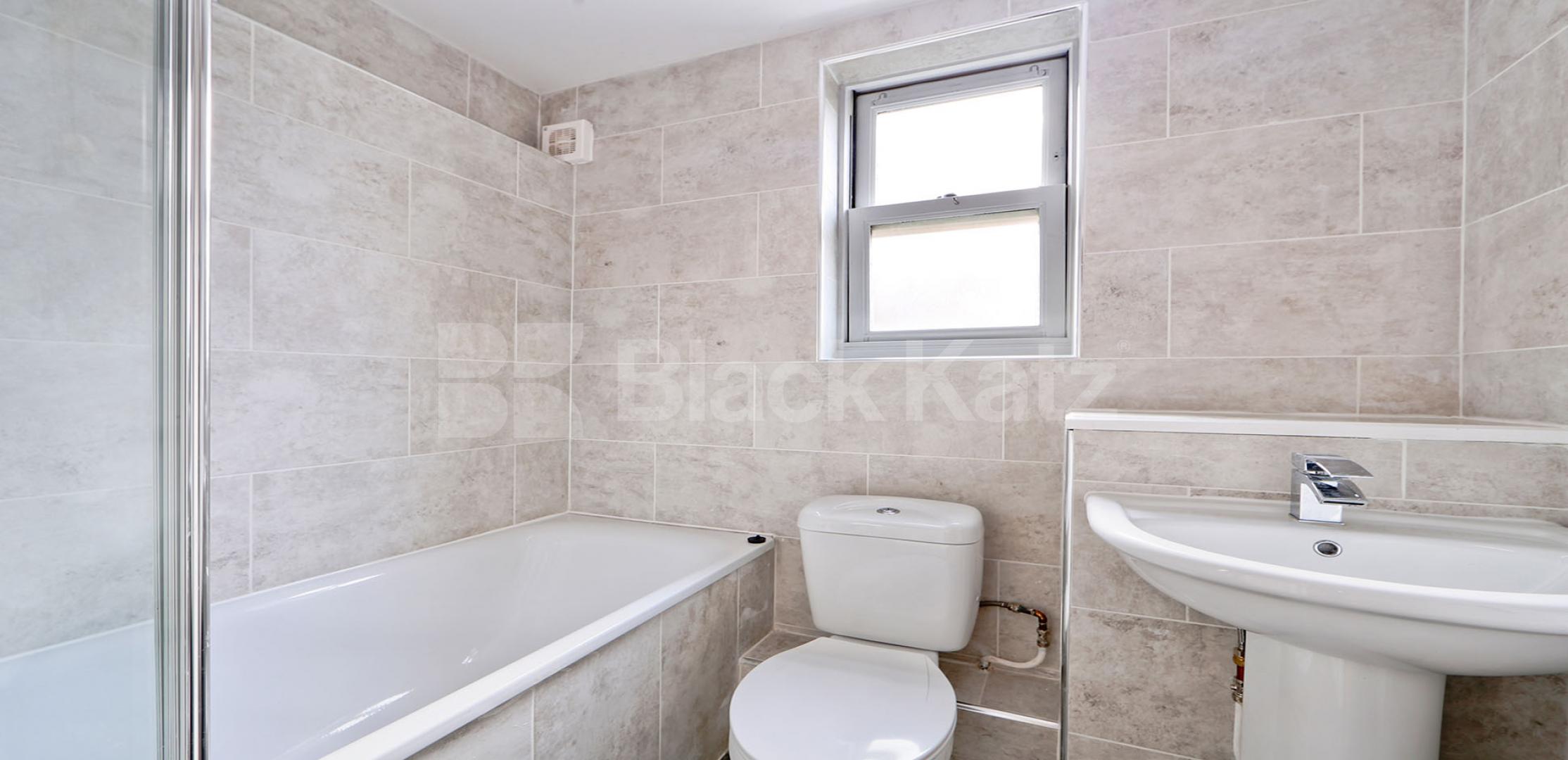 			UNDER OFFER, 1 Bedroom, 1 bath, 1 reception Penthouse			 Lavender Hill, Battersea/Clapham